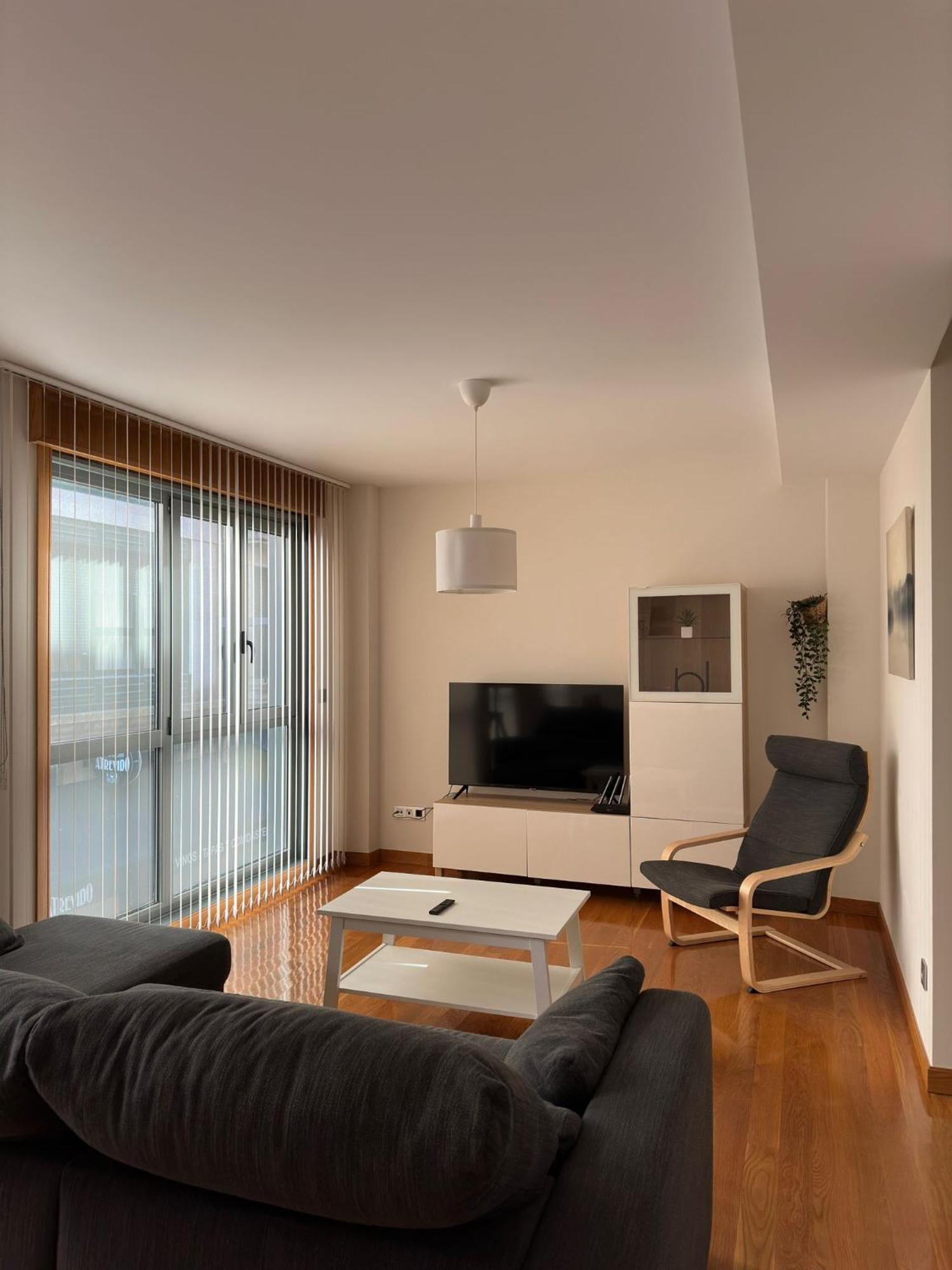 Coco Pardal, Apartment *